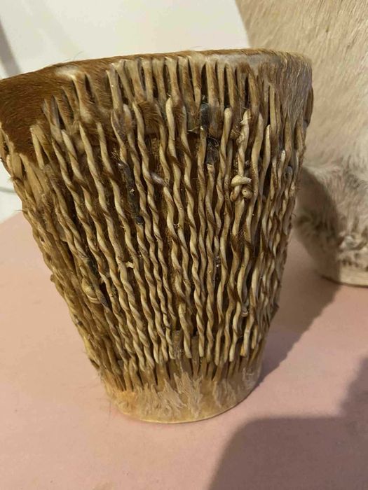 Trzy bębenki pokryte skórą