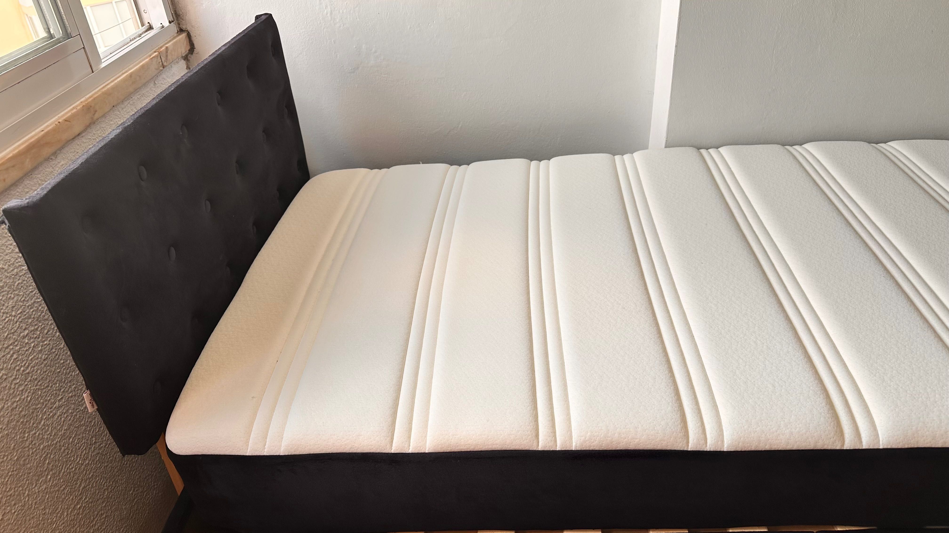Vende-se cama de solteiro
