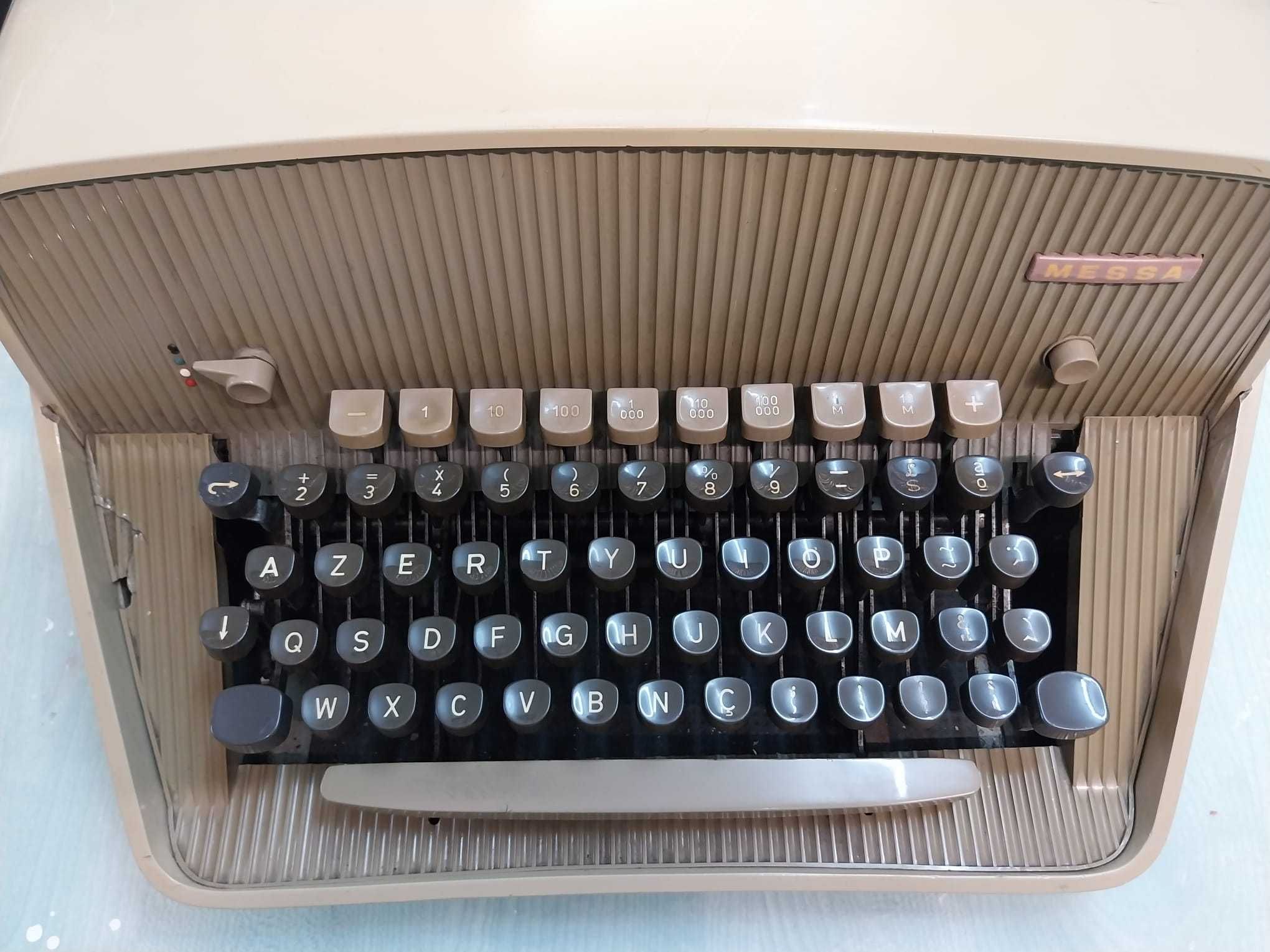 Máquina de Escrever MESSA