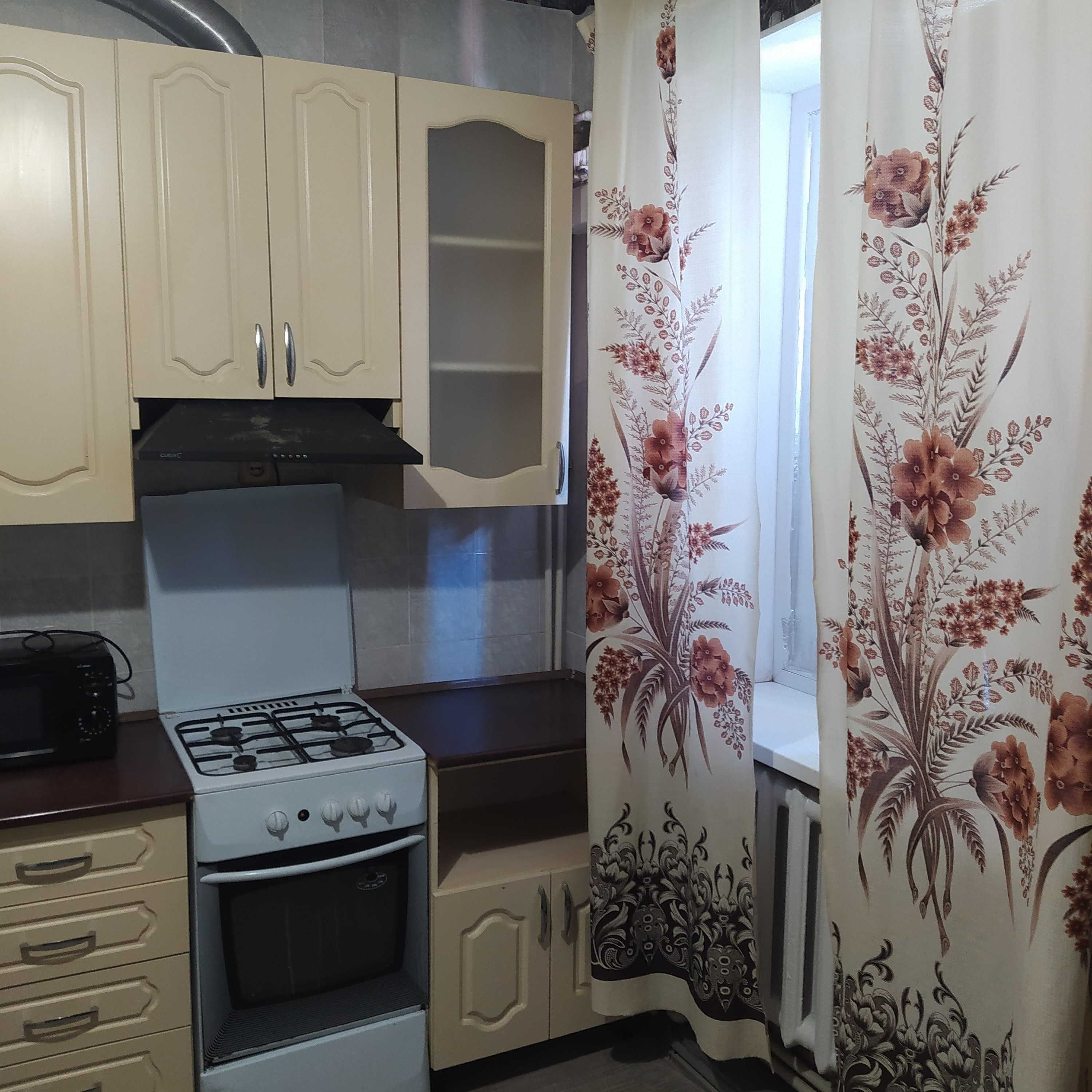 Продам 4-х кімнатну квартиру в центрі з індивідуальним опаленням