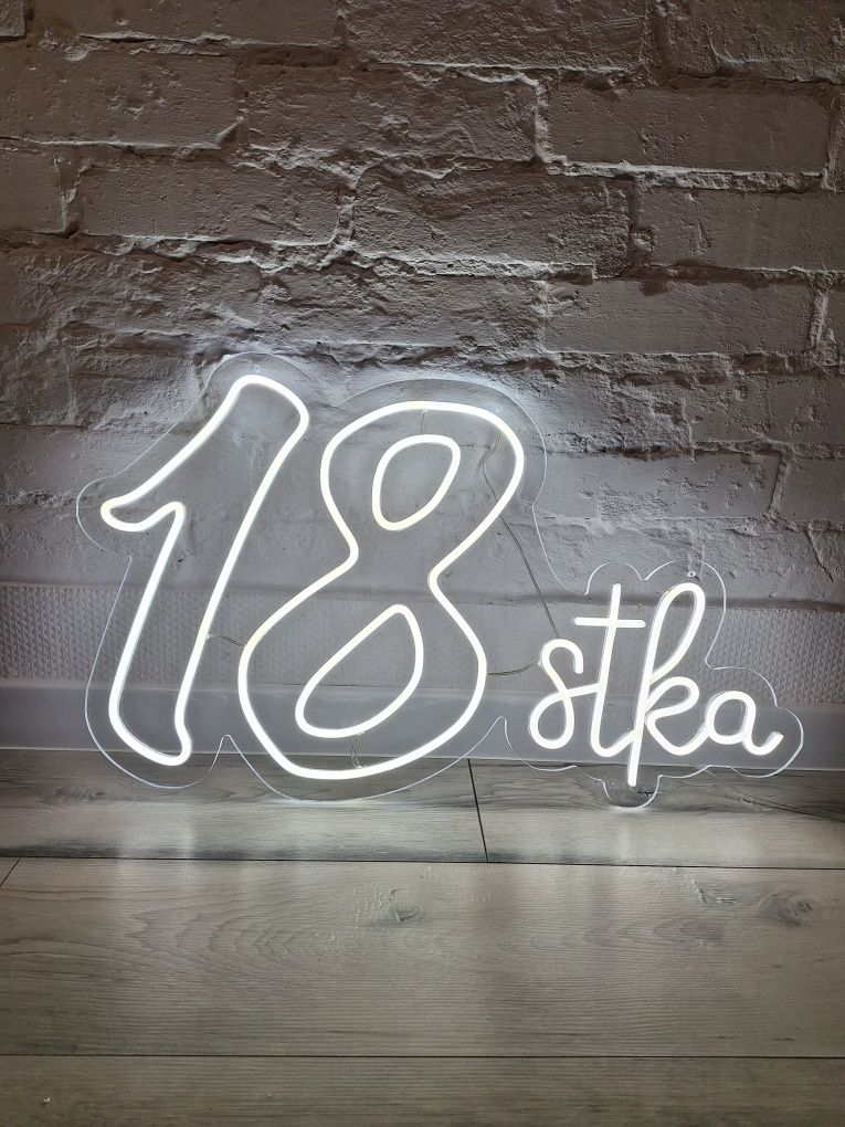 Napis led "18-stka" i "Happy Birthday"