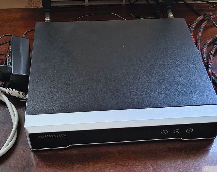 Відеореєстратор Hikvision DS-7108NI-K1/W/M (С) + HDD Hitachi 2 Tb