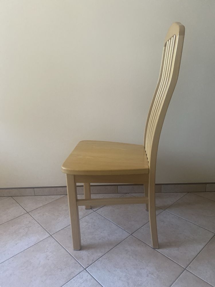 Krzesla i stol kuchenny