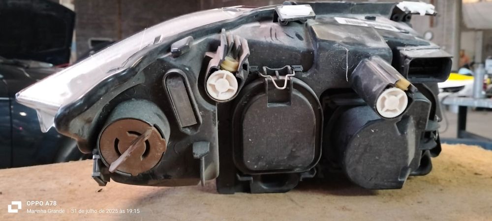 BMW E90 farol frt Esq. Halógeno (Valeo BMW)