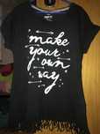 T-shirt preta, estampa “make your aun way”
