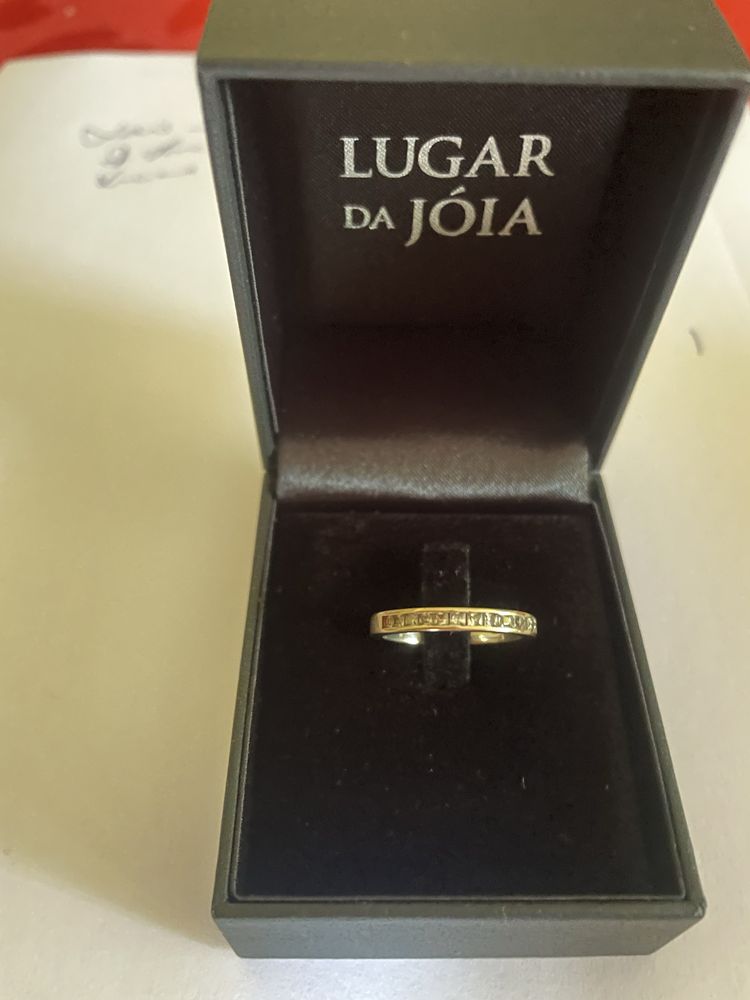 Aliança ouro 19,2kt zircónias