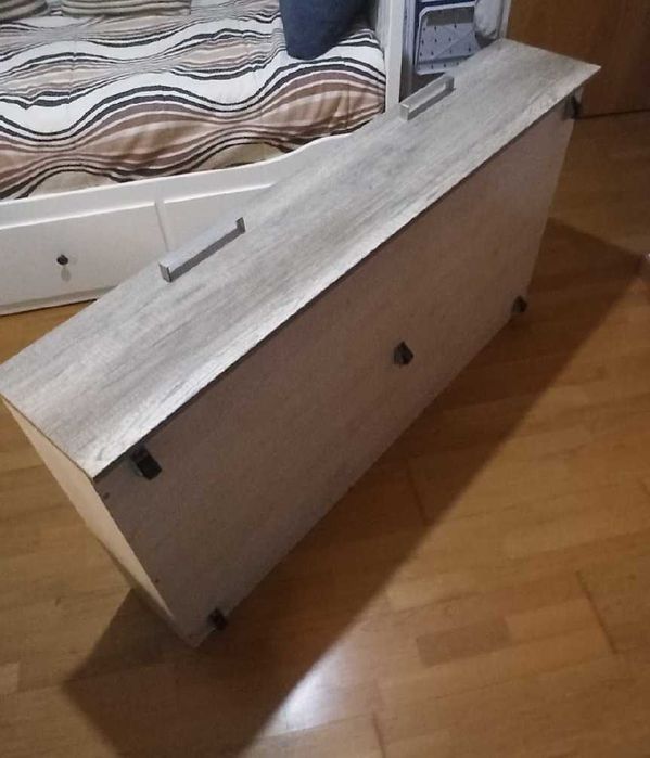 Gaveta com rodas e como nova para colocar debaixo de cama de casal