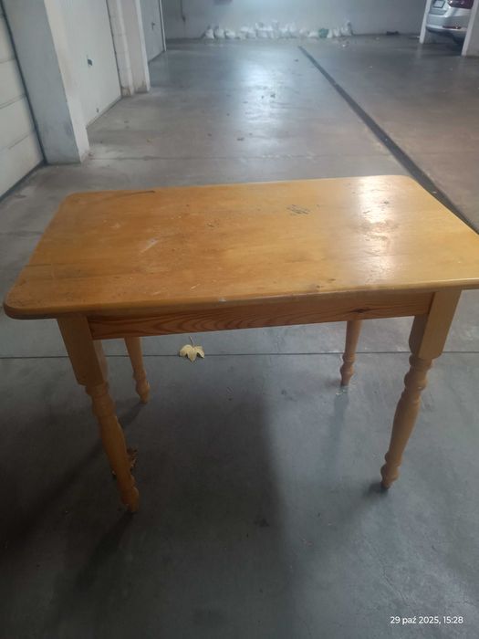 Stół drewniany - lakierowany