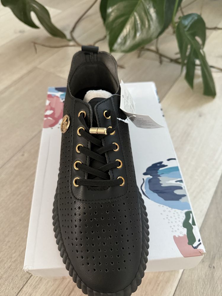 czarne damskie lekkie sneakersy adidasy ze złotymi wstawkami