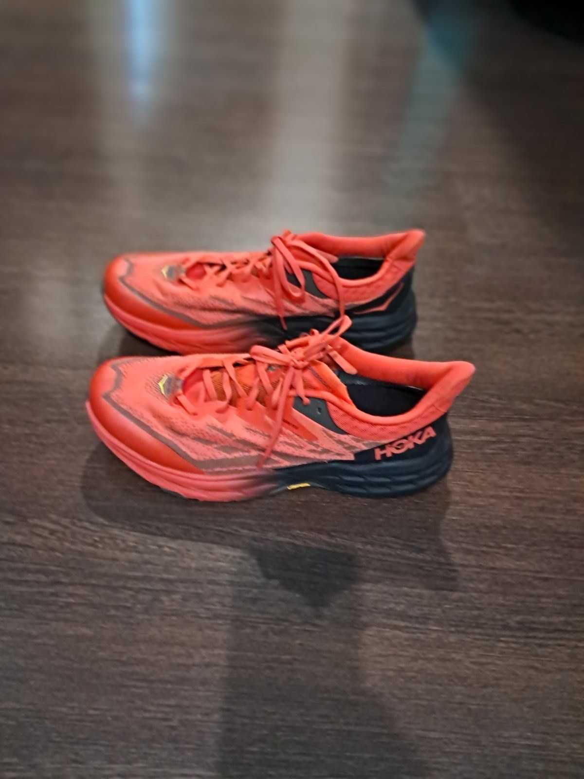 кросівки Hoka Speedgoat 5 GTX.     Р 46 2/3.  30см
