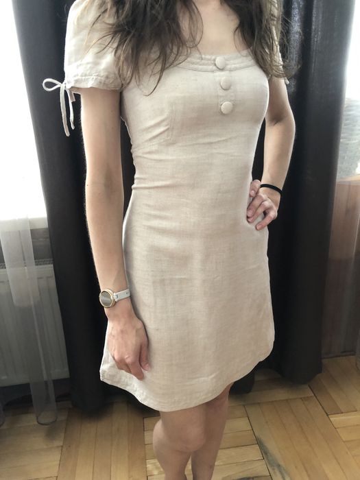 Śliczna sukienka beżowa ze złotą nitką XS