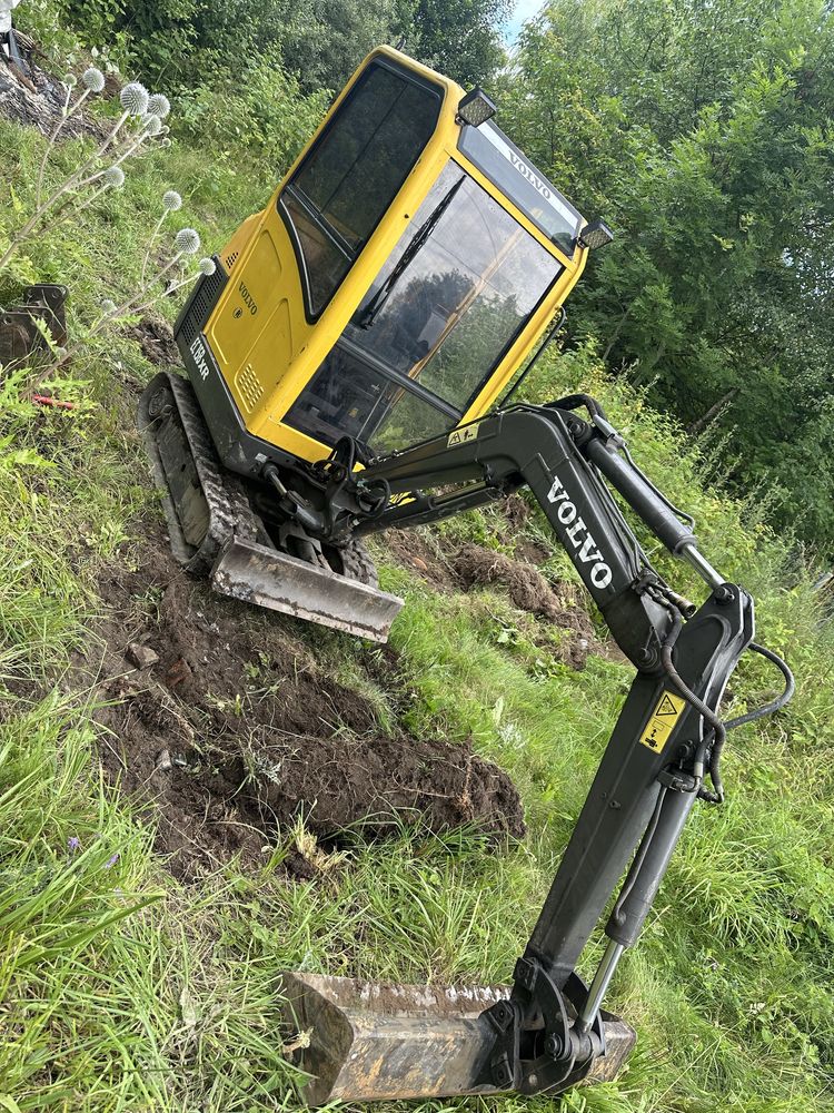 Usługi wynajem minikoparka z operatorem lub bez