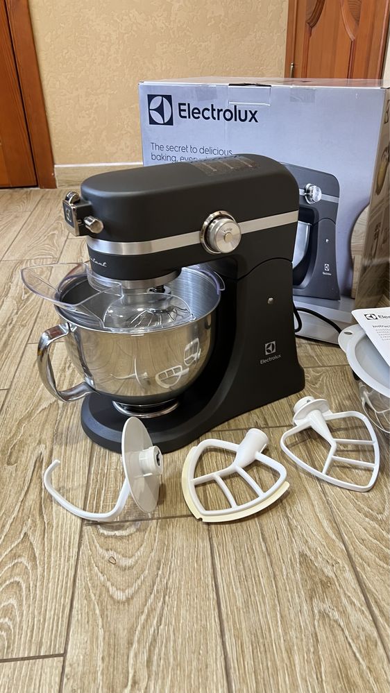Кухонна машина міксер Electrolux EKM5540 електролюкс 5540