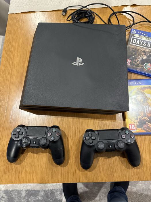 Playstation 4 Pro 1 TB + 2 comandos originais + 7 jogos