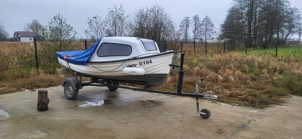 Łódź wędkarska z przyczepą