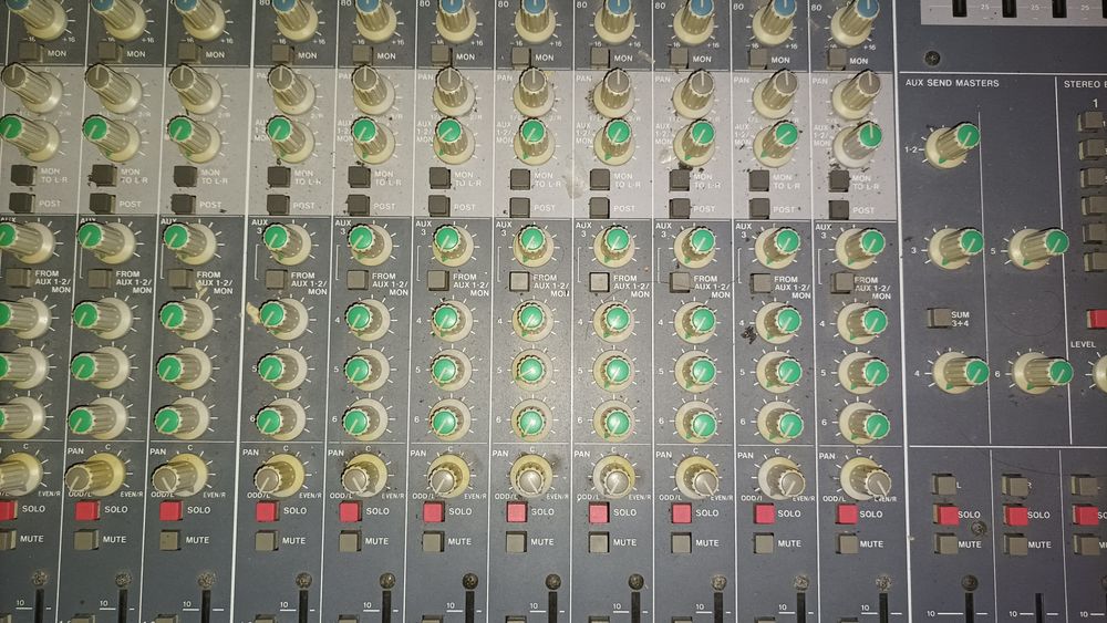 Mesa de mistura de som Tascam M1600