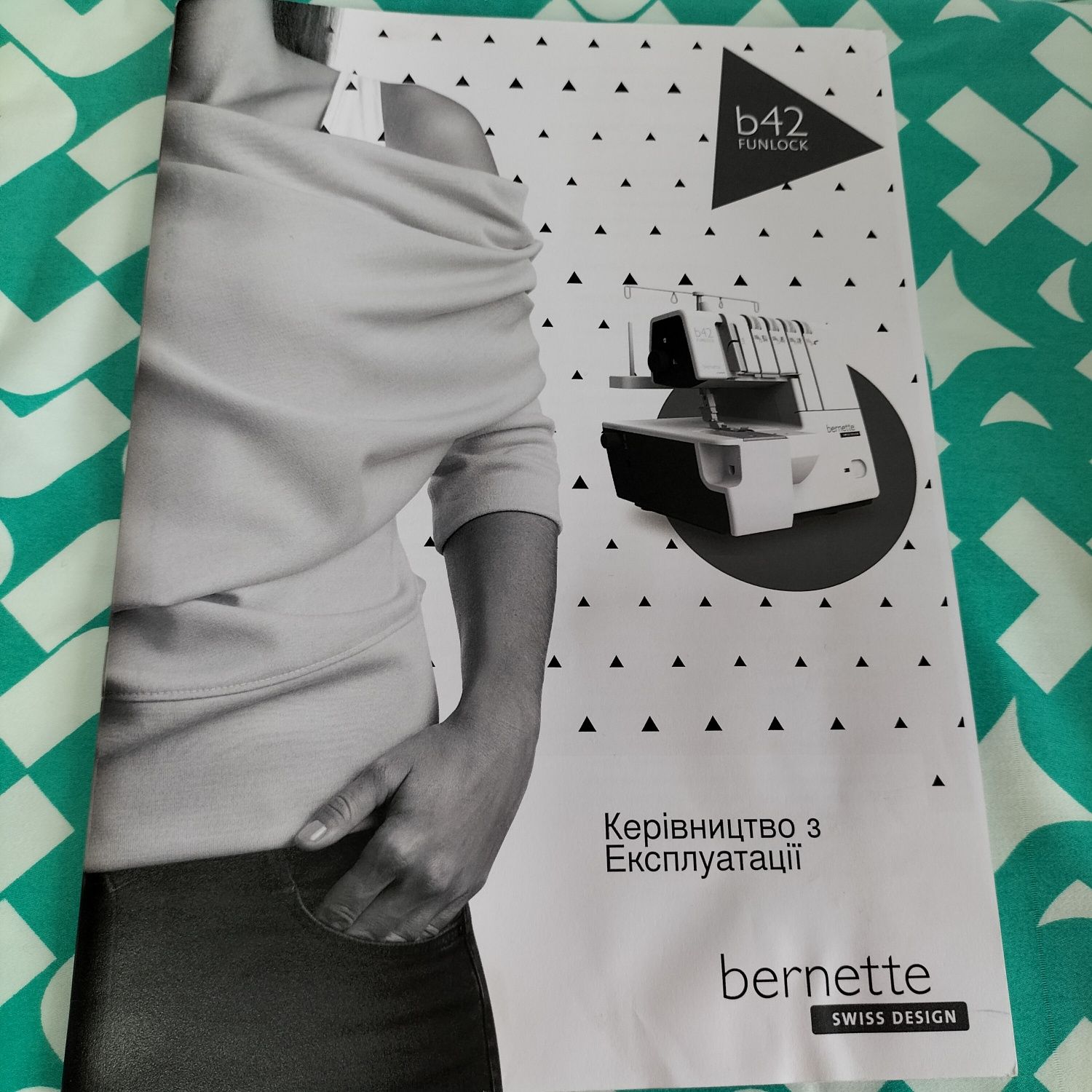 Распошивалка,  Bernette b42 ,15мес. гарантии . Доставка за мой счёт.