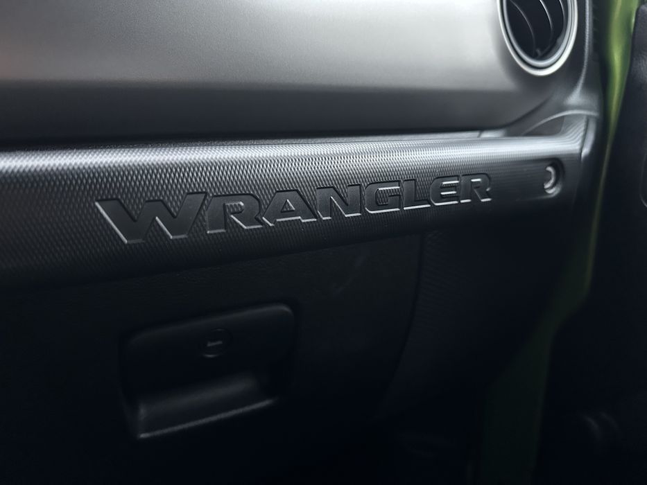 Jeep Wrangler Sport edition в ідеальному стані