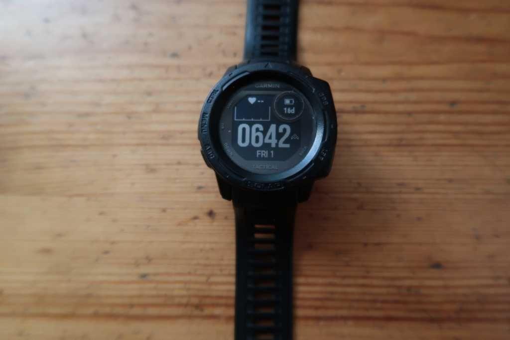 Смарт-годинник Garmin Instinct Solar. Модель Tactical
