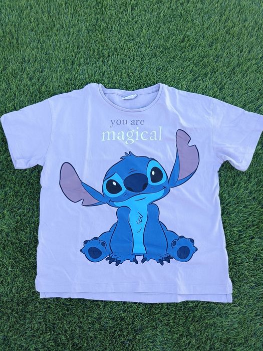 T-shirt lilás com o Stitch