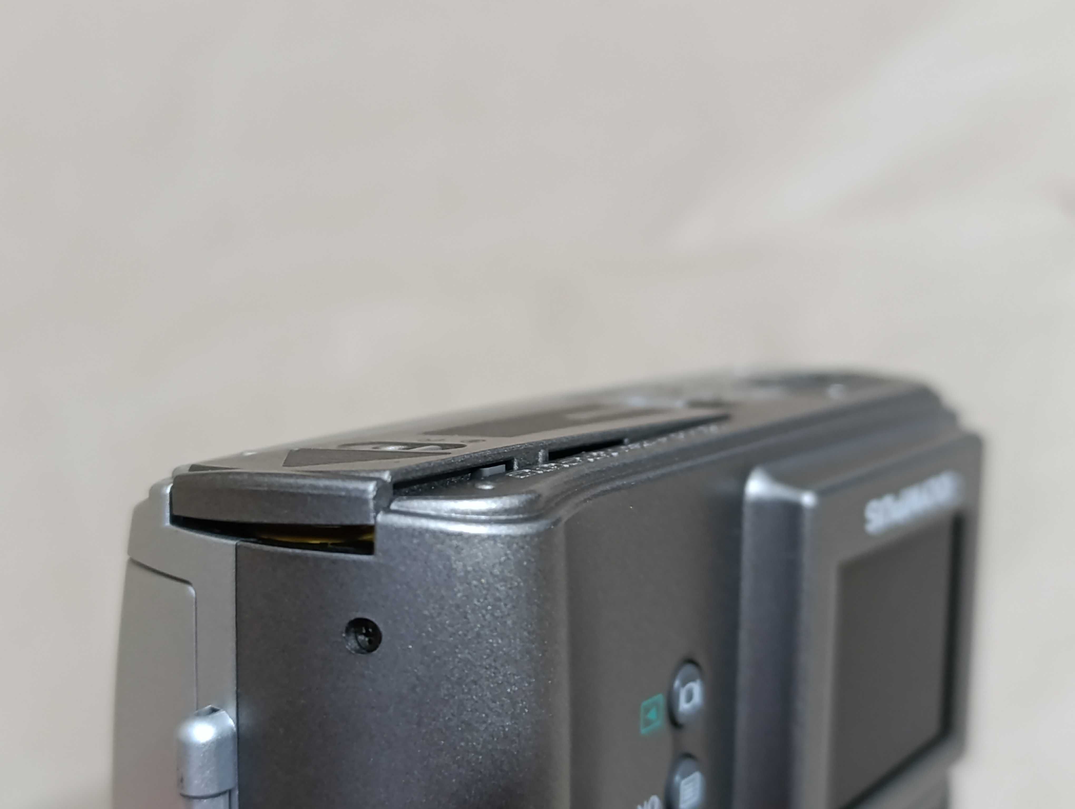 Фотоаппарат Olympus Camedia C-300 Zoom 3-мегапиксельная камера