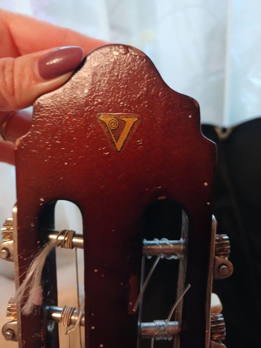 Продам гітару Valencia