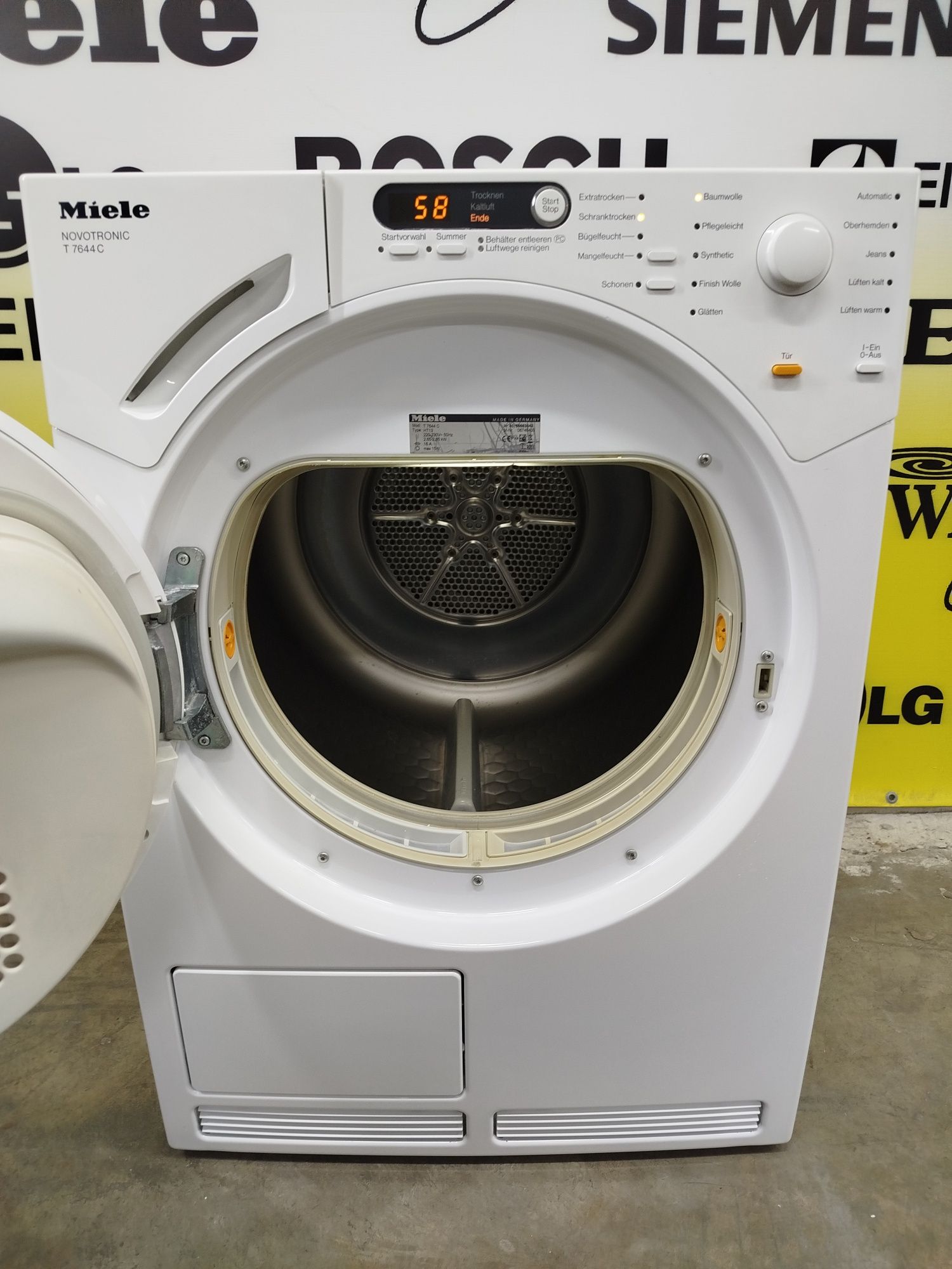 Сушка для одягу фірми Miele