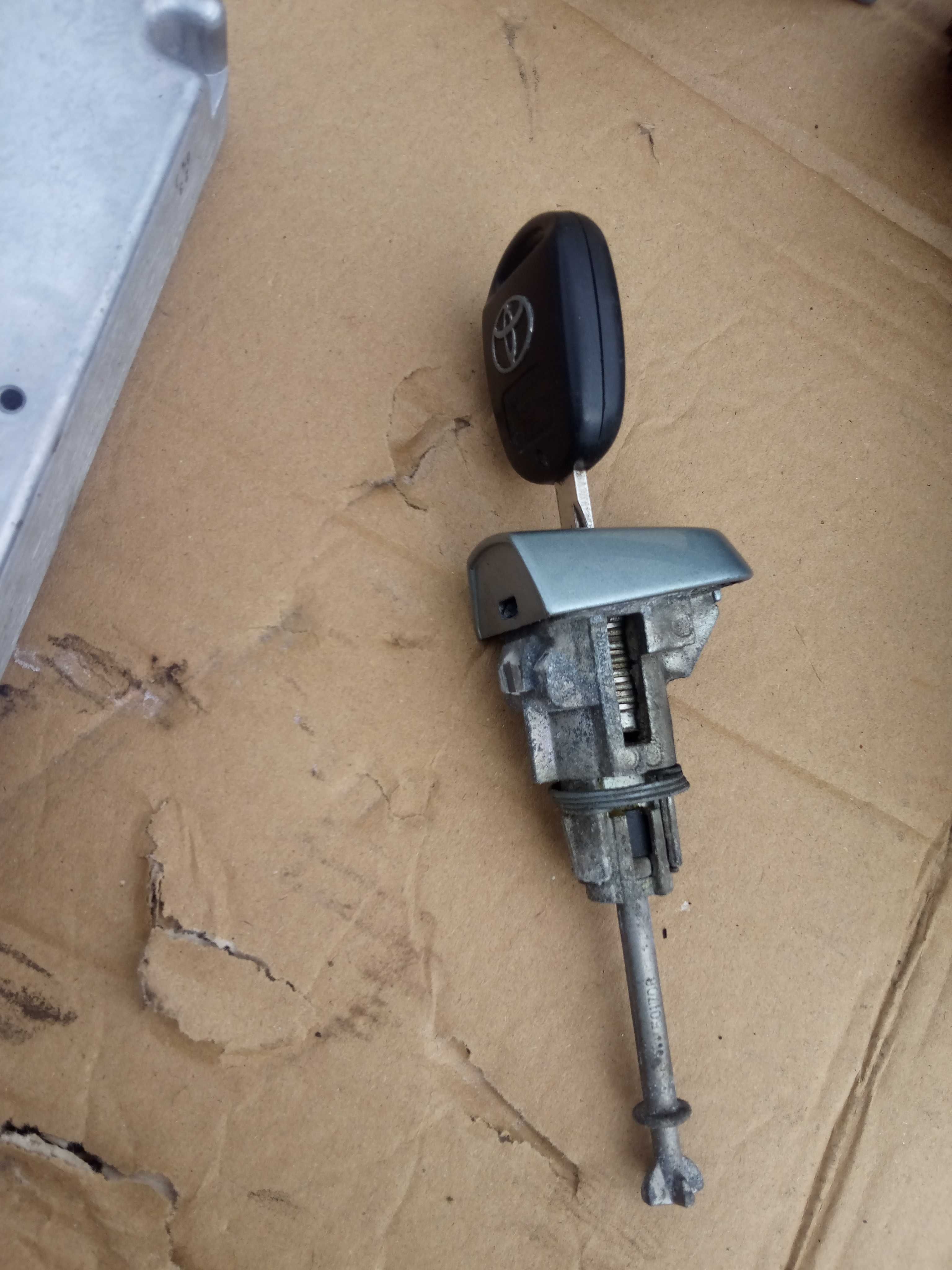 AVENSIS T25 2,0 126km bez dpf 06-08 lift komputer zestaw startowy