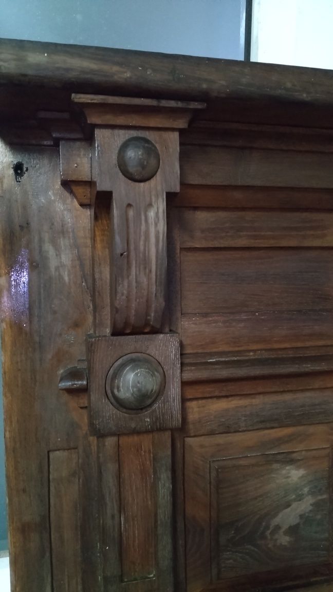 Moldura de parede antiga