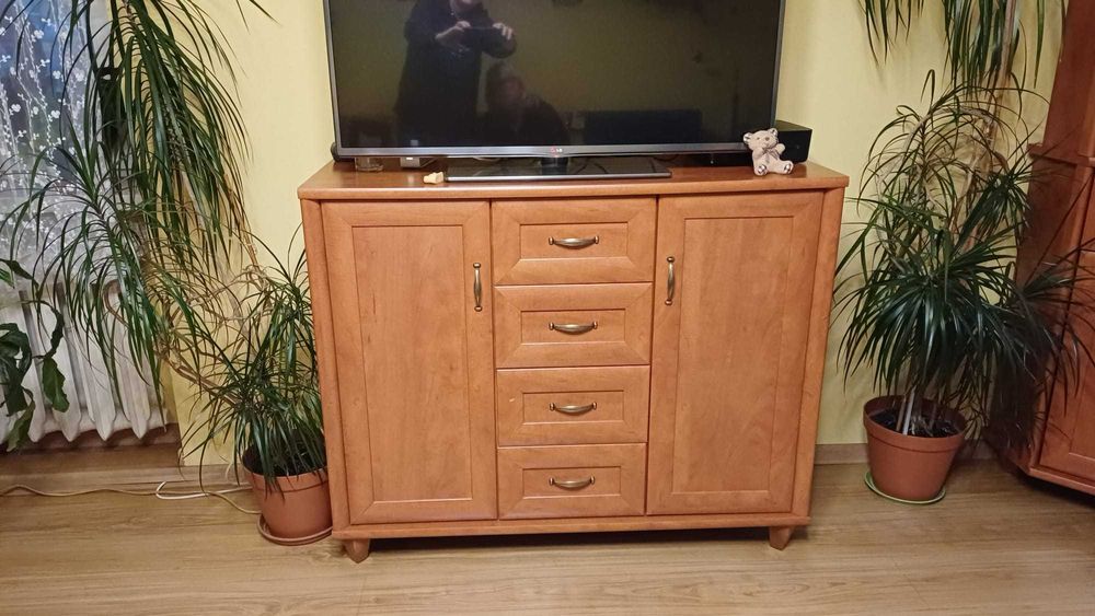 Sprzedam 2 komody i witrynę