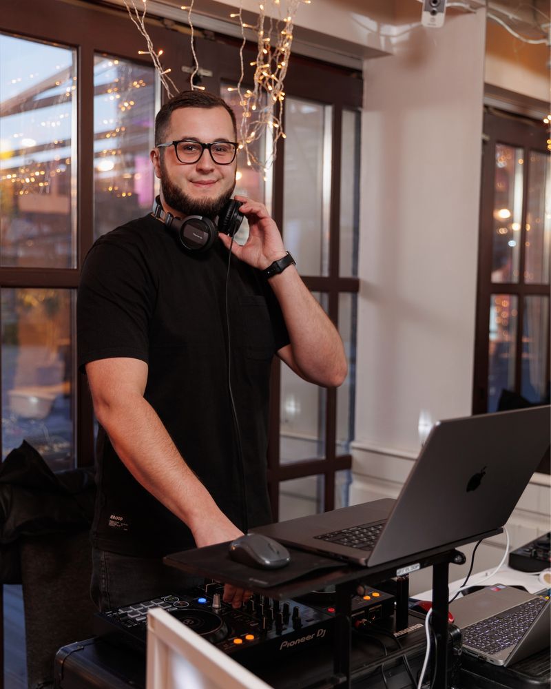 Диджей, Dj на Ваш праздник. Аренда звукового и светового оборудования.