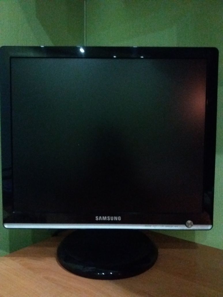 Продам монитор Samsung SyncMaster 931с