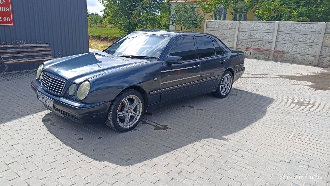 Продам Мерседес Е210.2.5 турбо дізель(цікавить обмін).