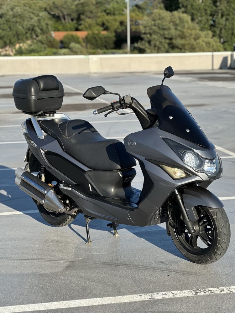 DAELIM S3 125cc - 2018; 10.100kms c/ Topcase!