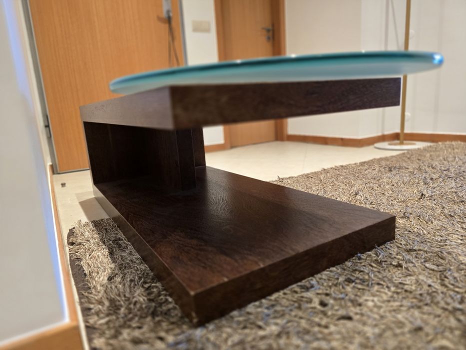 Mesa de apoio em Sucupira e vidro
