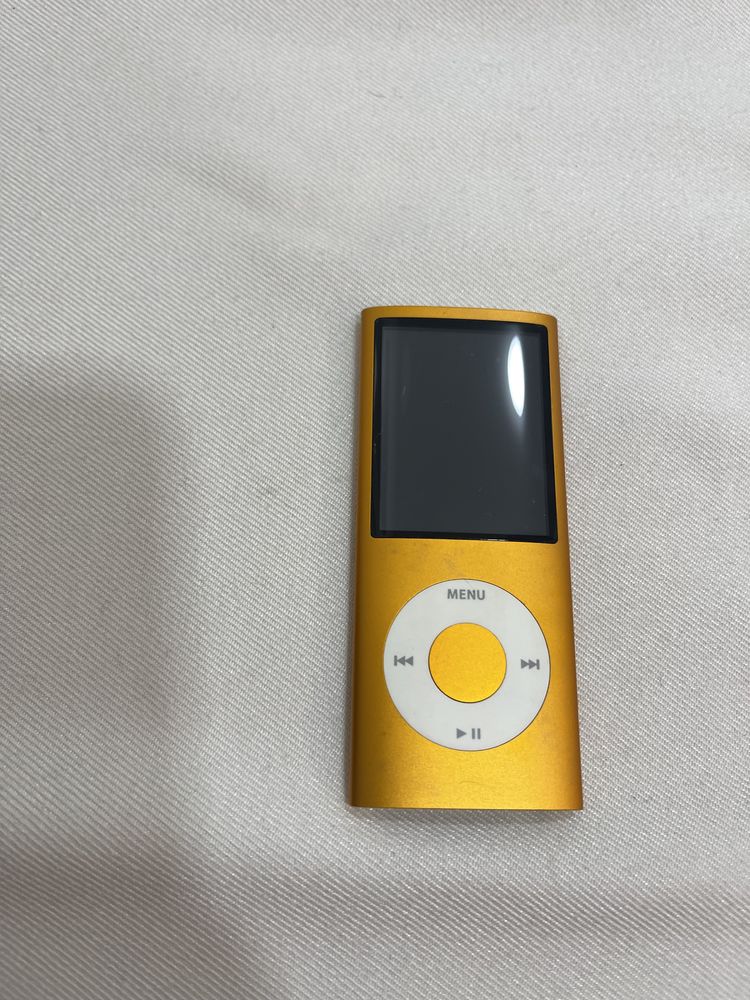 Apple iPod 8GB Яркий