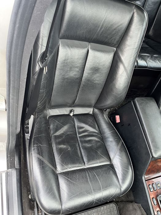 Mercedes w 202 2.8 автомат на гайки , болты , метизы .