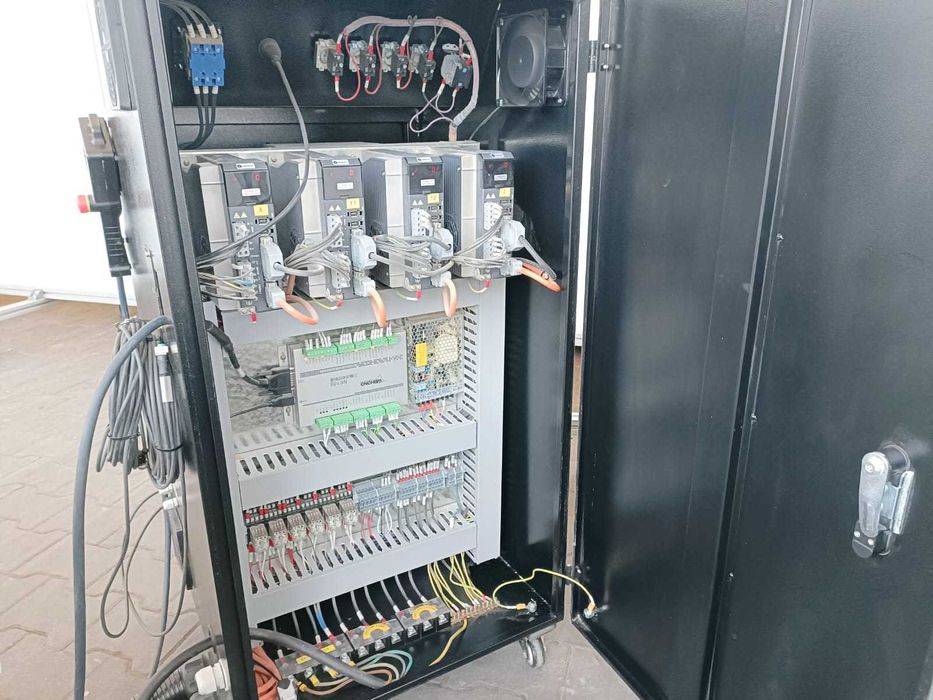 Ploter CNC 2130 wrzeciono 9kW ATC magazyn x8 napędy servo stół vacum