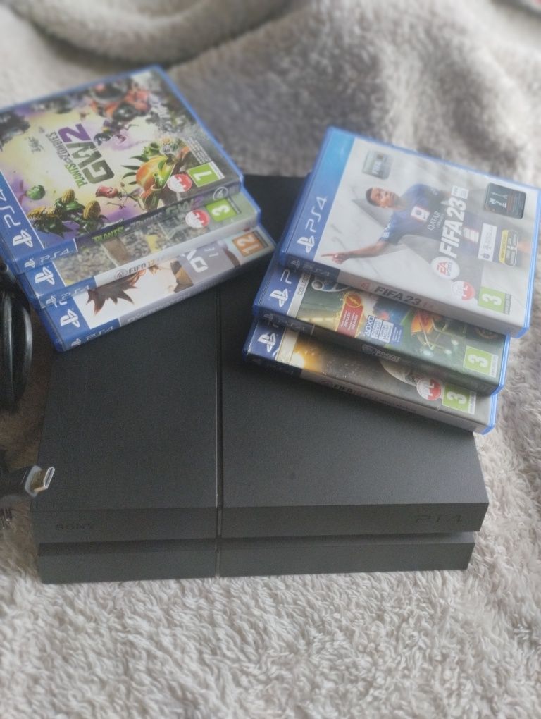 Sprzedam konsole PS4 wraz z 6 grami