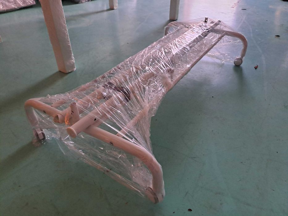 Suporte para cabides IKEA RIGGA cor branca em excelente estado