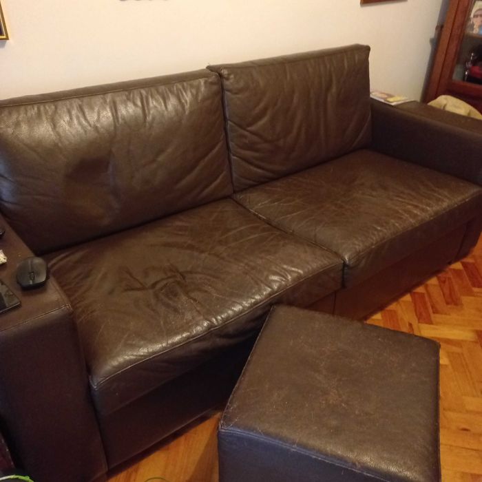Vendo sofá 3 lugares + pousa pés