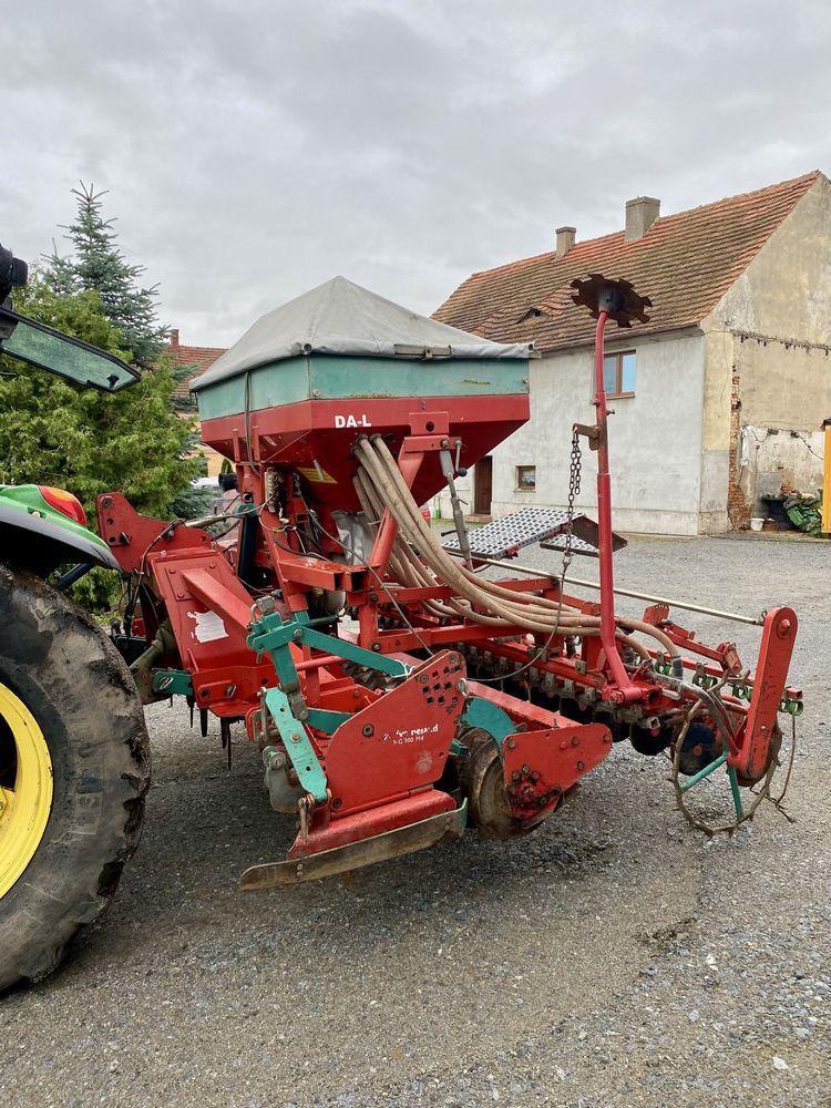 Siewnik nabudowany Kverneland DA-L z broną wirową 3m