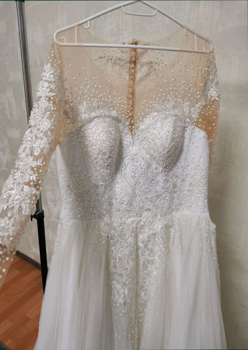 Розкішна весільна сукня з каменями