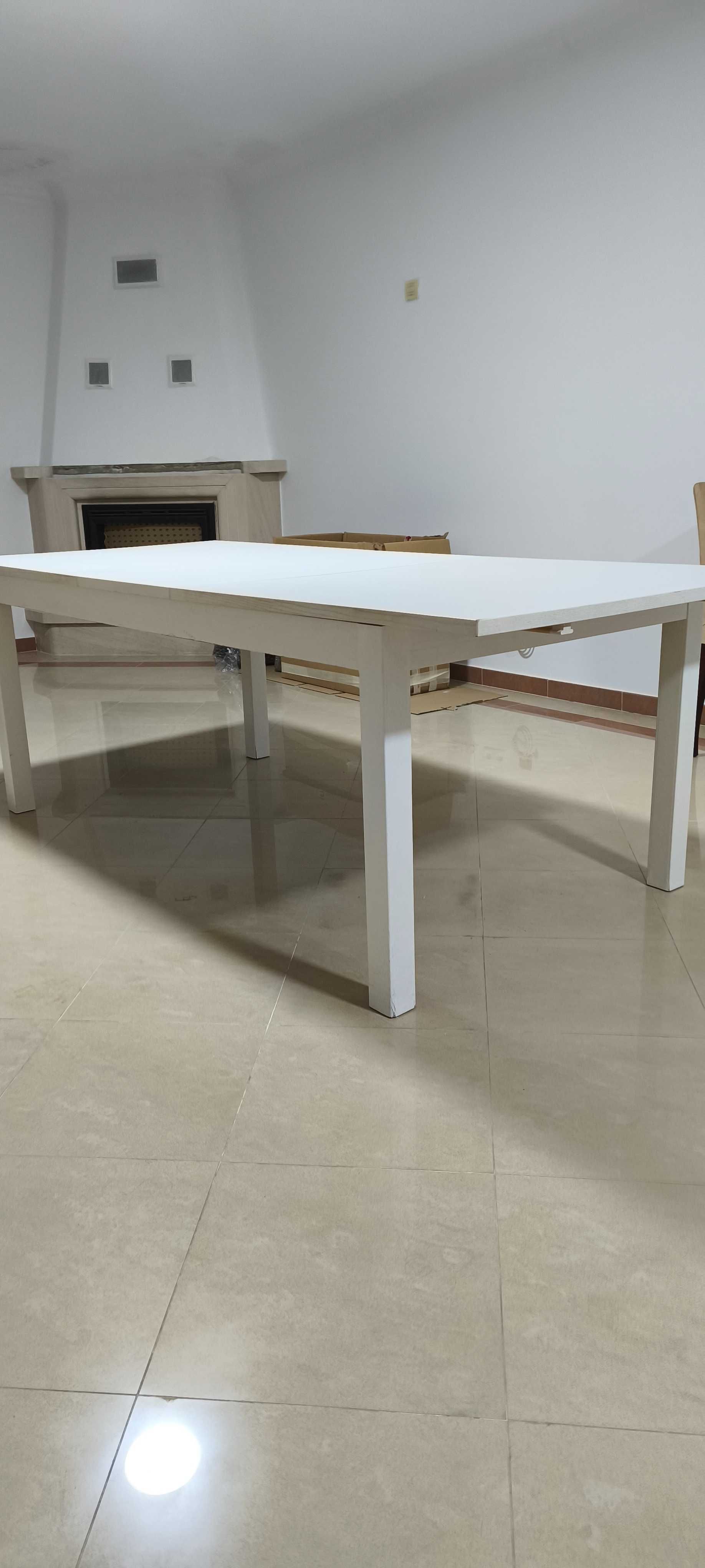 Mesa retangular de ótima qualidade