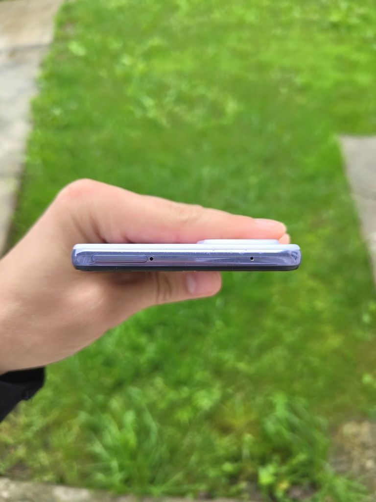 Samsung A52 128 фіолетовий з маленьким нюансом