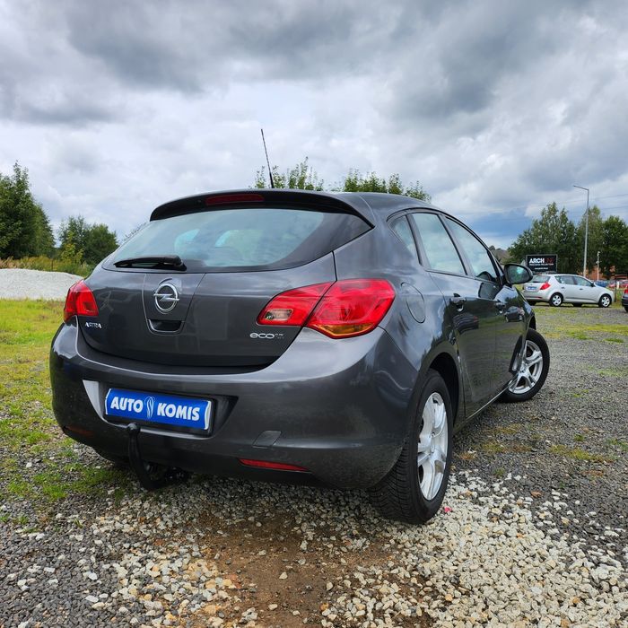 Opel Astra 2011r 1.4 Zwykła Benzyna Zarejestrowany Piękny Stan