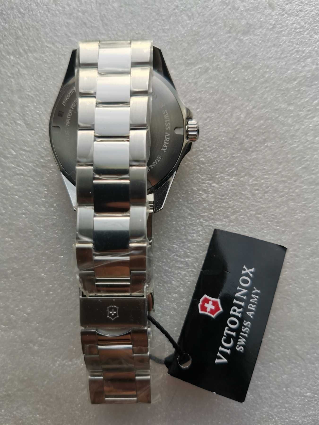 Новий швейцарський годинник Victorinox Swiss Army Fieldforce GMT