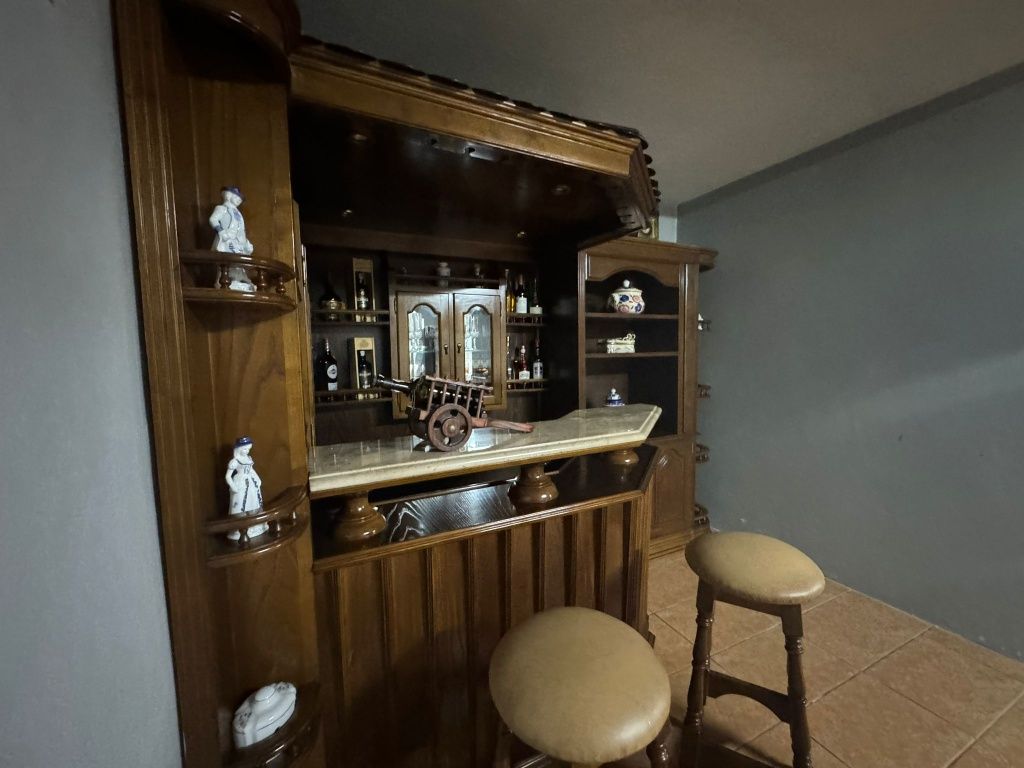 Móvel sala-bar em madeira