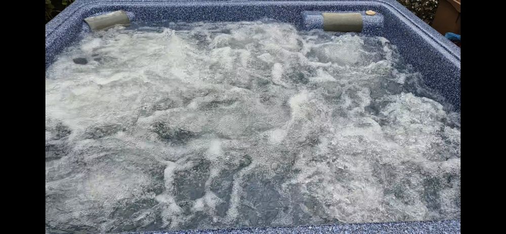 Jacuzzi ogrodowe używane 5️⃣ osobowe Aries Spa 
- 5 osobowe 
- stan db