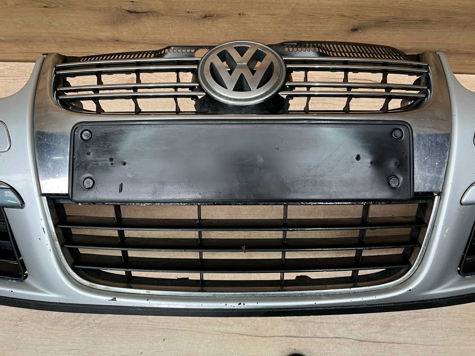 Zderzak przedni Volkswagen Golf 5 Kombi kolor la7w